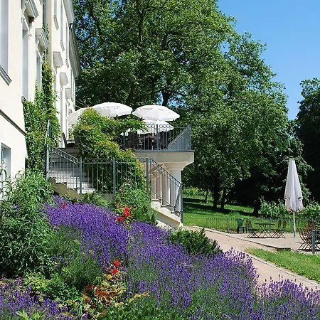 Park Schloss Rattey Neubrandenburg