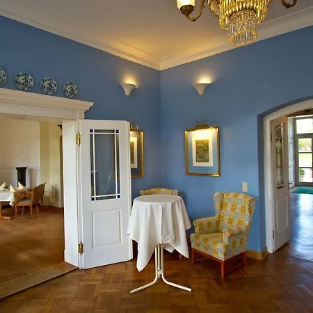 Park Schloss Rattey 노이브란덴부르크