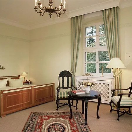 Park Schloss Rattey 노이브란덴부르크